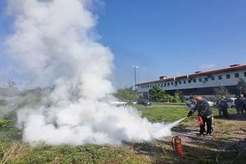 دوره آموزشی اصول پیشگیری از آتش‌سوزی و اطفای حریق در قالب مانور آتش‌نشانی